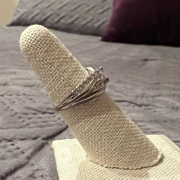 Cubic Zirconia Fashion Ring - Picture 3 of 8